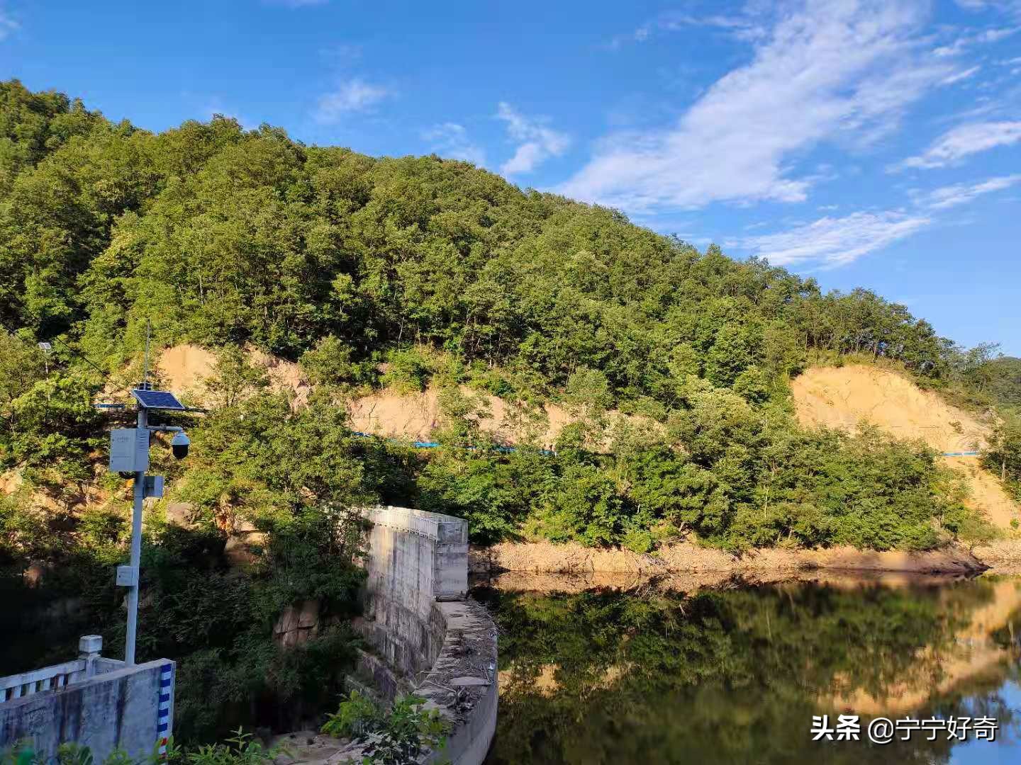 没有机械设备，靠肩膀抬大石，这三个大队如何建起这座壮观水库？