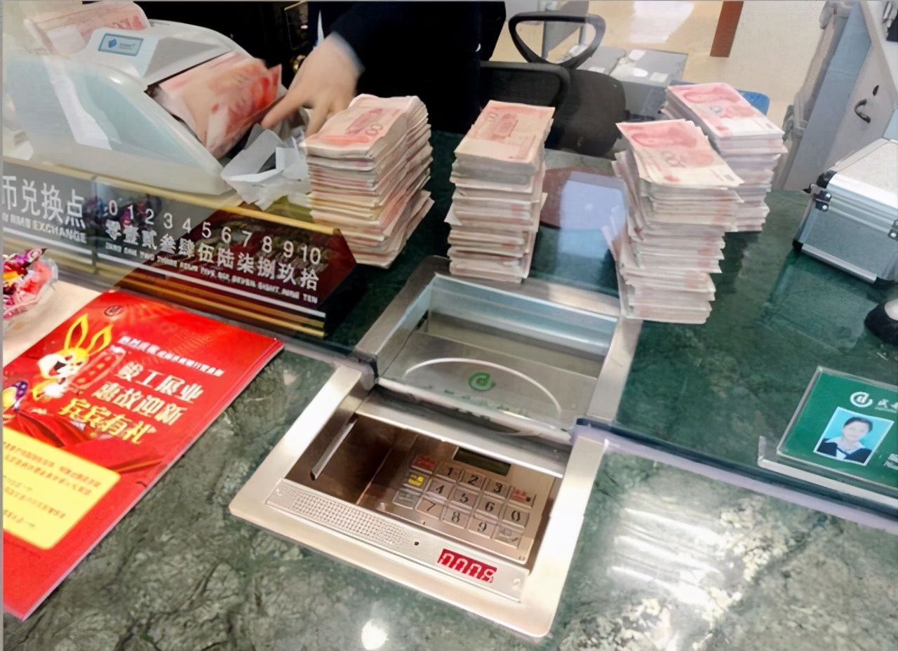 对于大量存取的现金是需要进行登记以及审核的