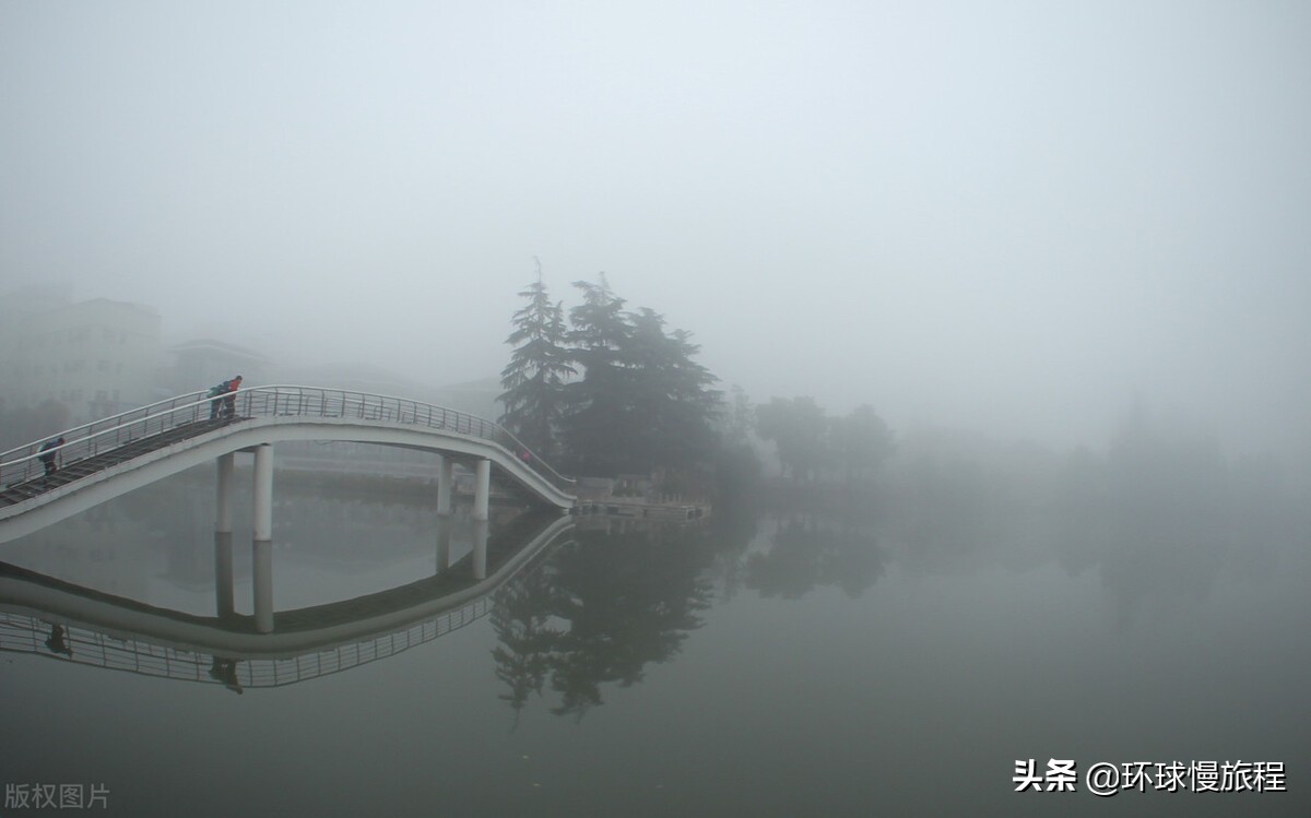 月亮早早地占领了天空 大地遍体鳞伤 短诗：最美的日出