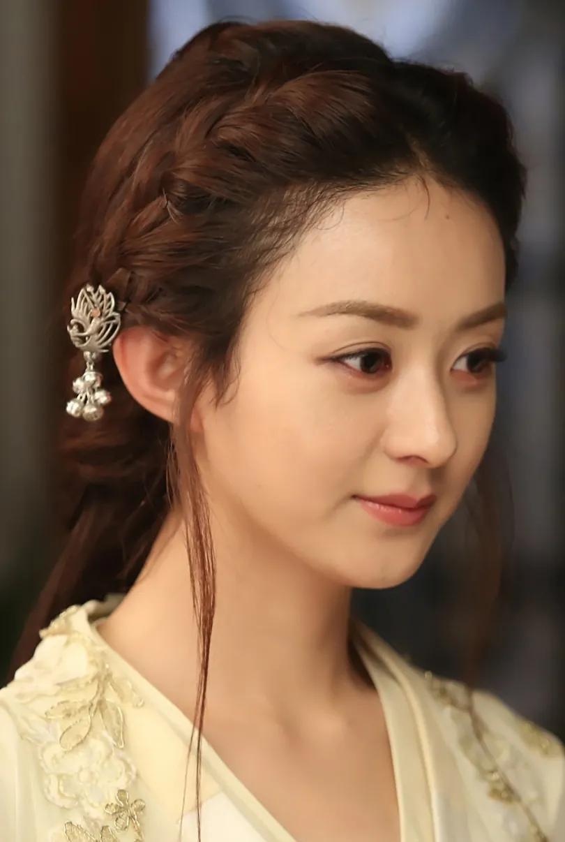 术业要专攻？就佩服中专毕业的赵丽颖和白鹿能在圈内占据“一姐”