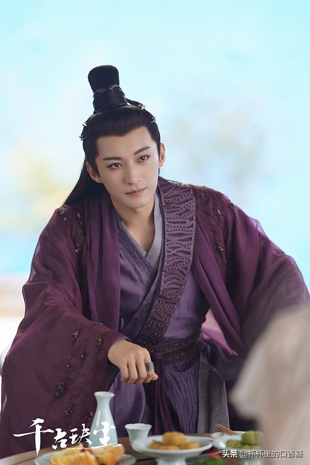 9是帅微博(10位男星束发vs披发!