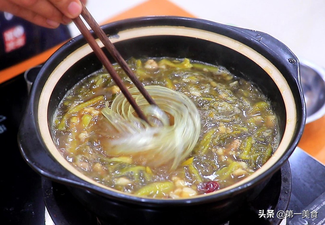 图片[5]-【酸菜炖锅】做法步骤图 酸爽开胃 真暖和-起舞食谱网