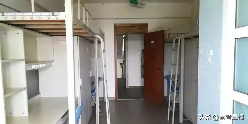 又出事了！一高校因混宿男女生互怼！（有图有真相）