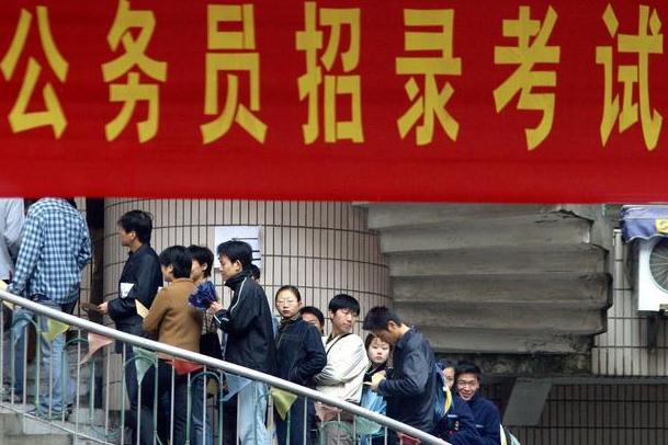 為啥不建議三無家庭學生考公？背后的心酸，只有過來人才明白