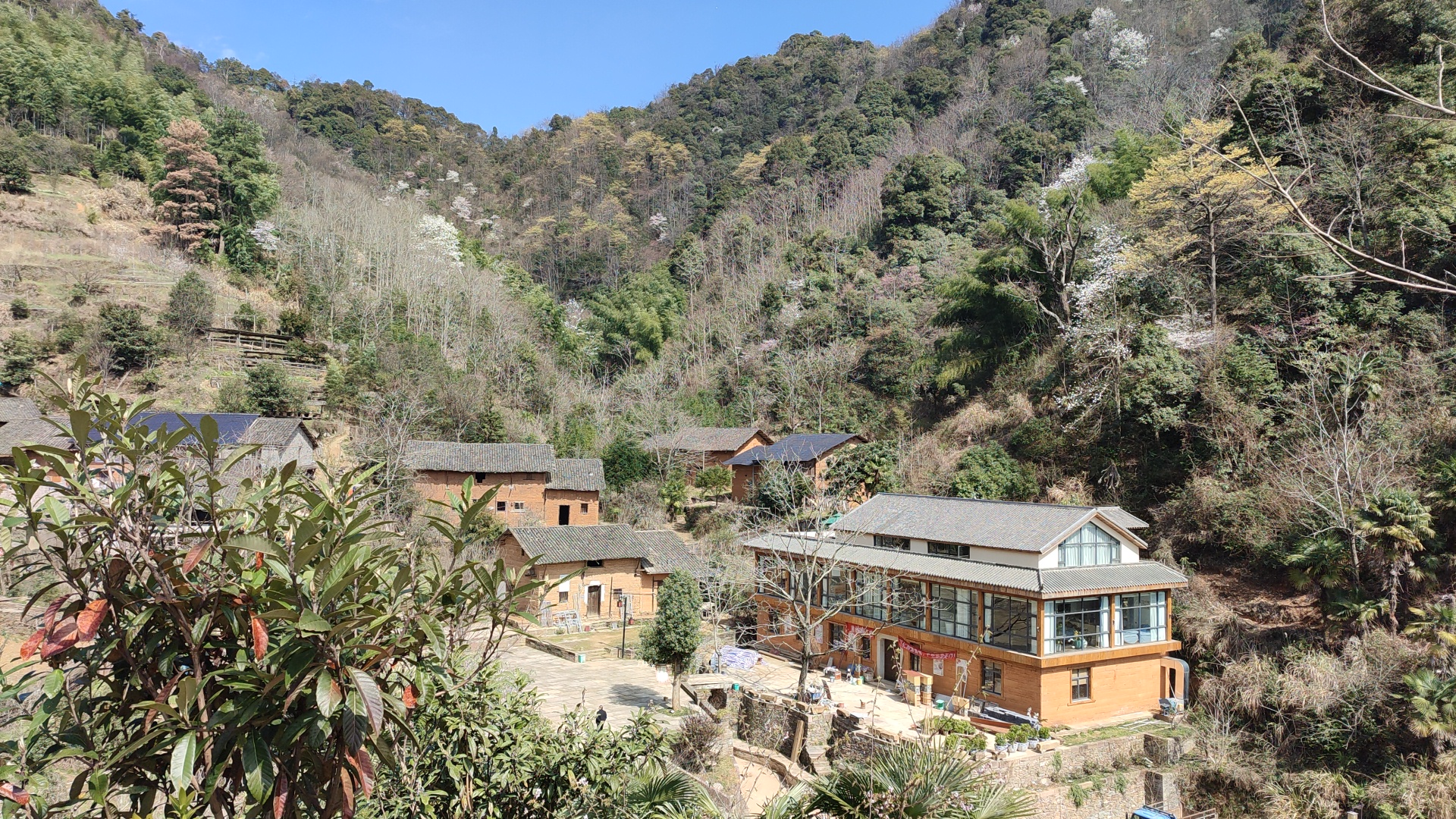 江西乐平有一个小村,隐匿于大山深处,被当地人视为"桃源仙境"