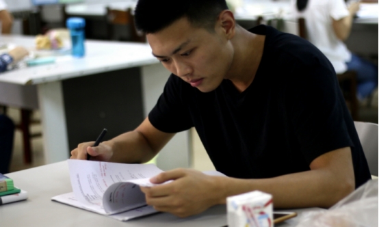 大学里“容易挂科”的学科，考60分就心满意足，要什么自行车