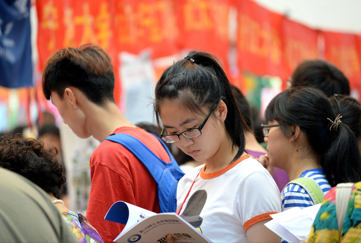 “近视眼”不能报考的大学专业，成绩再好也不行，考生要注意