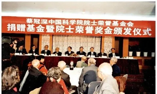 从前的港姐是贫家女孩的青云路,现在的港姐为何多是富家女……