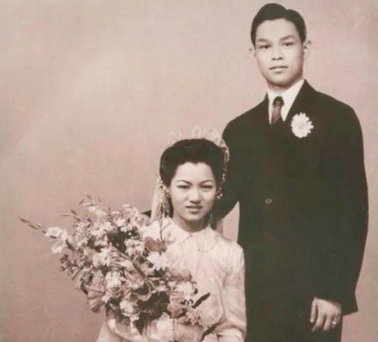 霍英东的正派情史，港圈最抠门的亿万富翁，却爱上3位人间富贵花