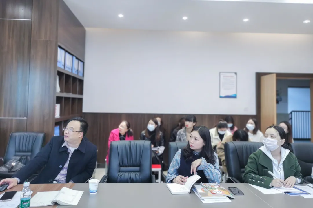 聆晓语启思知行 浸润心同研共享丨黄水小学“润心晓语”工作室活动