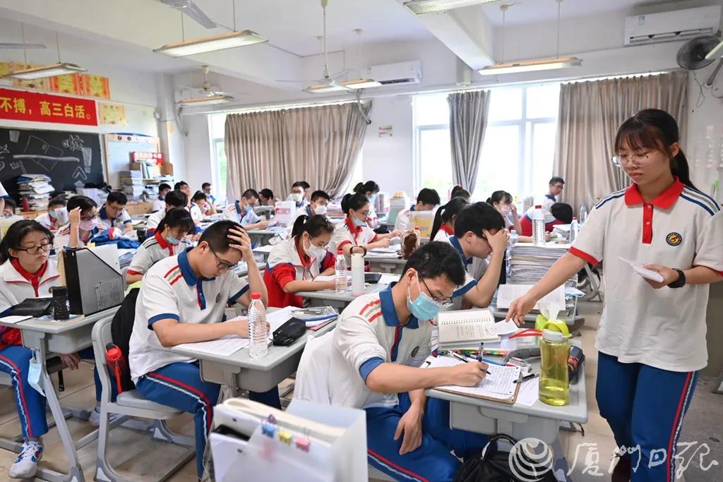 你还记得近5年来的高考作文题吗？