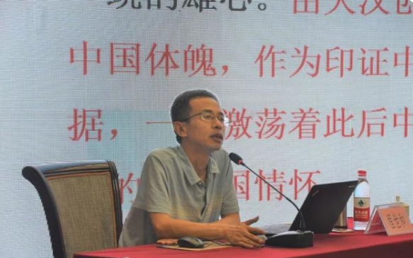 让高考语文变难，北大教授被陕师大教授质疑，你自己能背完吗