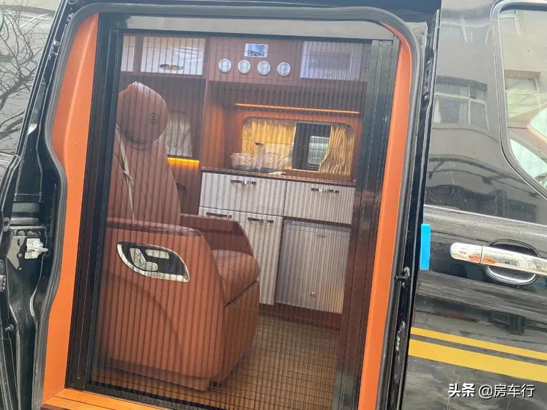 商旅两用的博创房车，航空座椅+升顶设计，指导价35.8W