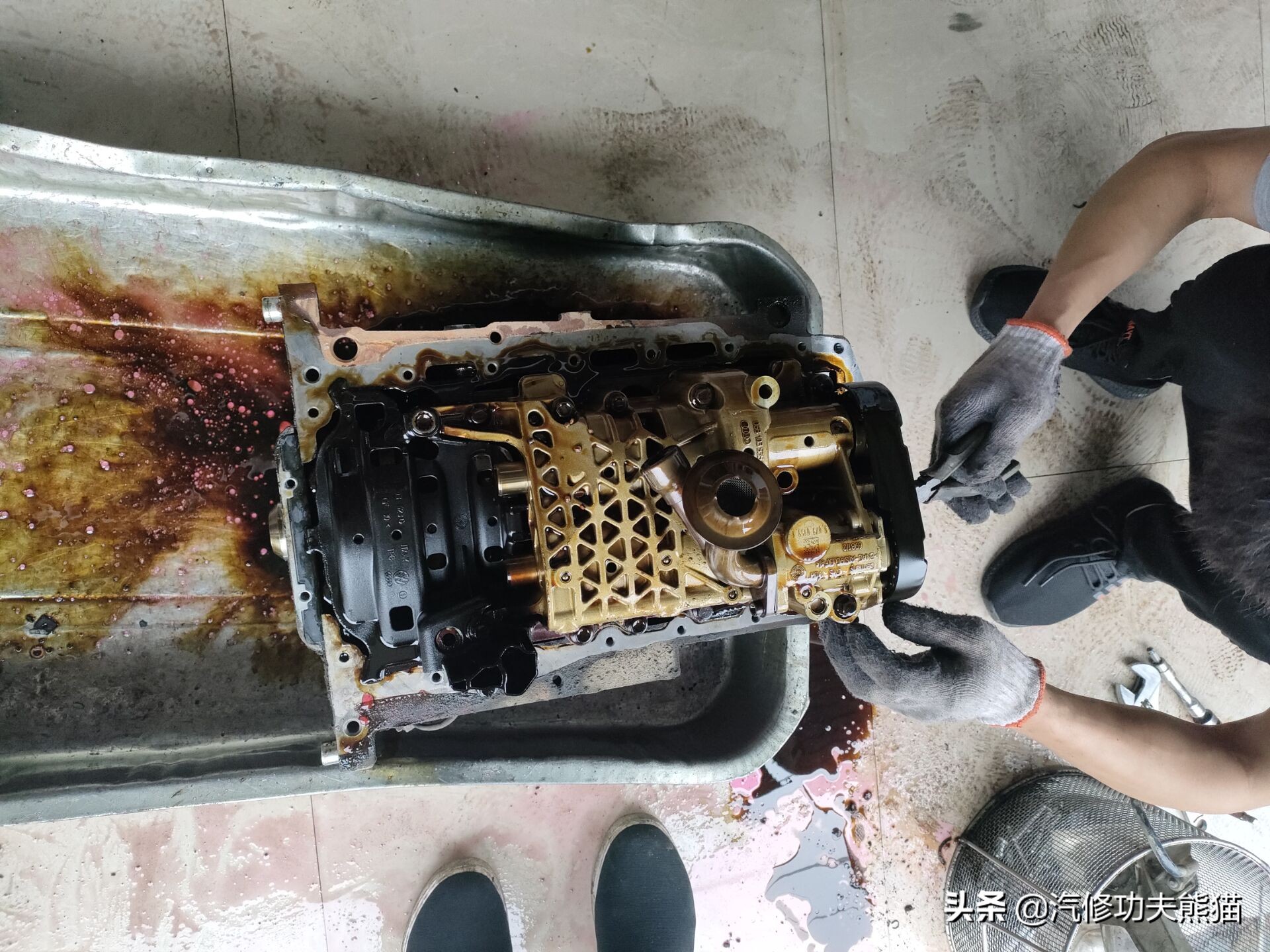 苏州车友十二年车龄奥迪A6L2.0T烧机油，对车有感情彻底整修翻新