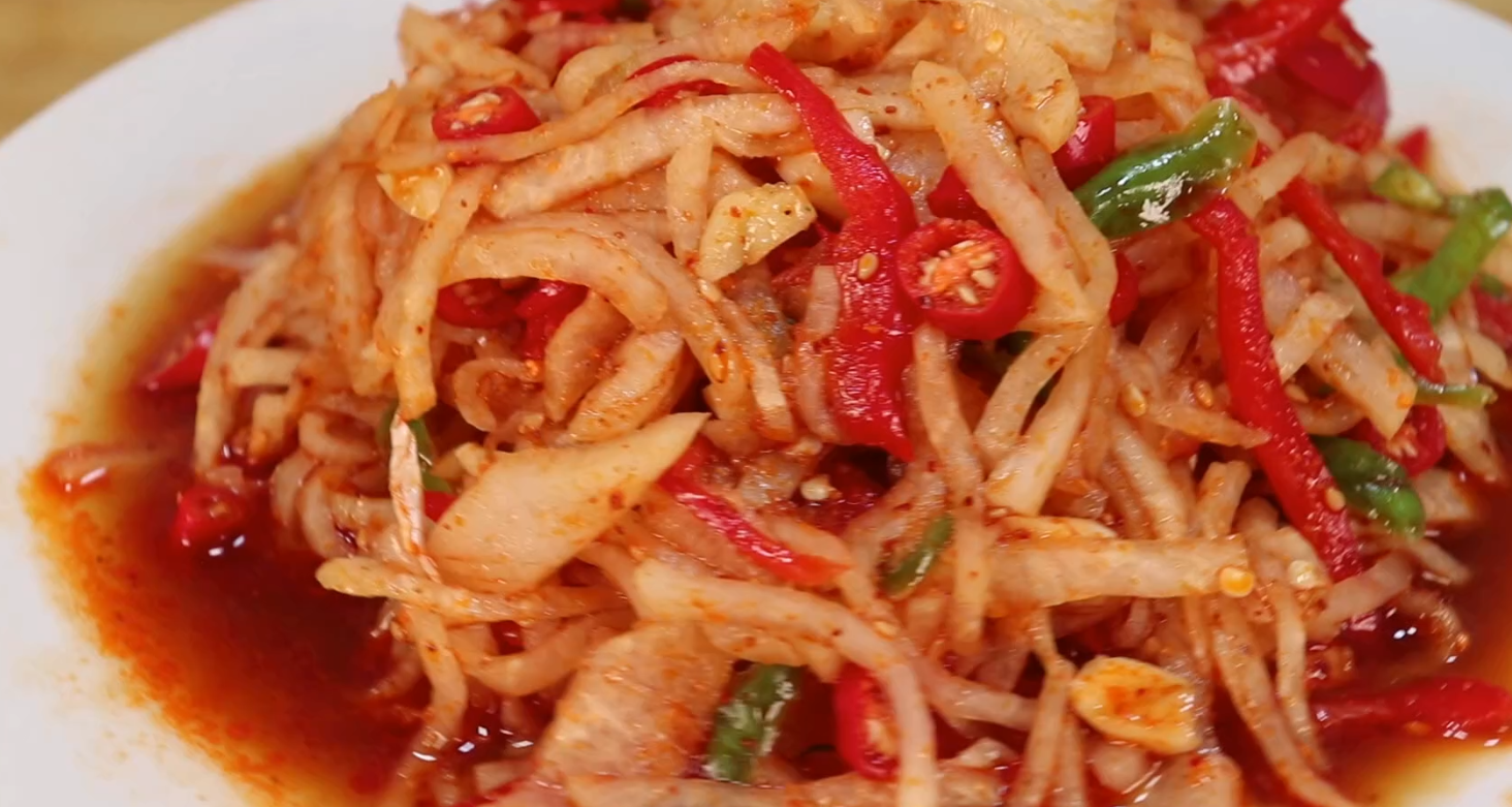 白萝卜最好吃做法，我家每周必吃一次，不炒不煮，上桌就扫光