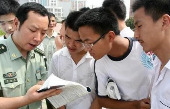 300多分就能上“军校”，前景好还包分配？22届考生可要瞧好了