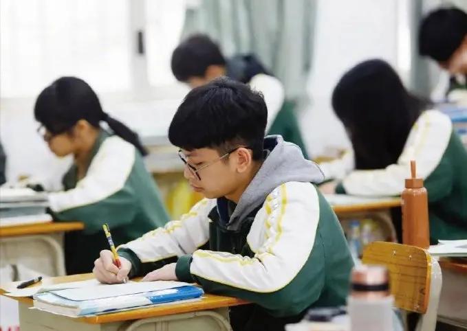 河南和山东总人口相当，为何2021高考人数多45万？