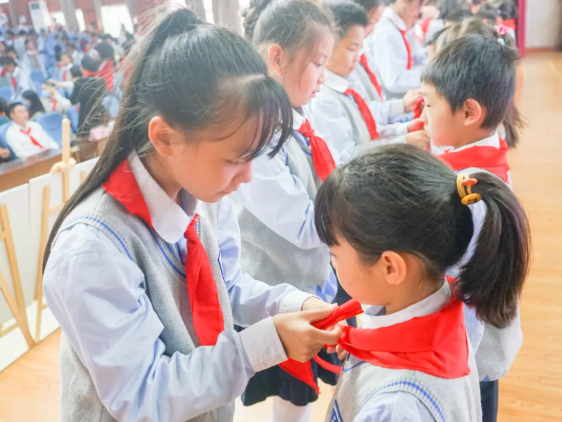 成都市各学校开展“少年先锋队建队日”系列活动