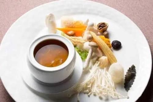 木耳红枣汤的功效与作用（大姨妈期间喝的7大汤品）