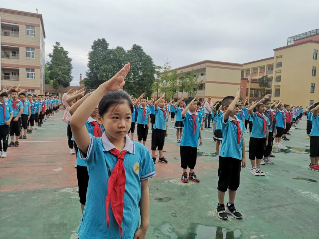 感谢您，我亲爱的老师——九江小学6.4班国旗下的表演