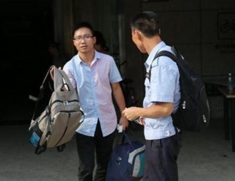 “高考钉子户”吴善柳：拒绝北大，10次高考圆梦清华，如今怎样？