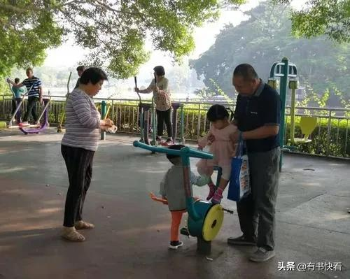 她,50岁,在北京给儿子当“免费保姆”:1800万老漂族何去何从?