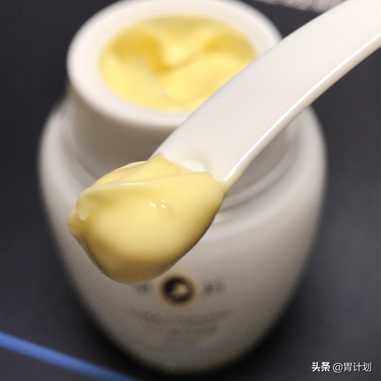 如果你皮肤黄，就用片仔癀！抹出亮白好肤色，不化妆也能有好气色