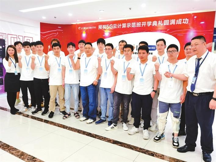 上名牌大学，读北大青鸟都有锦绣前程