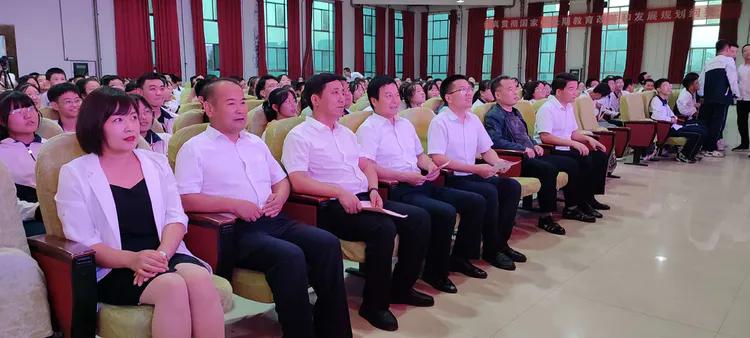 守望初心 最美绽放--乾县一中隆重庆祝第37个教师节