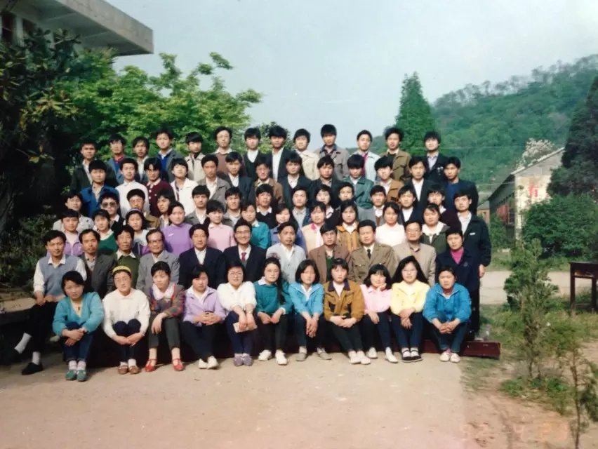 写学校的说明文（我亲爱的母校）