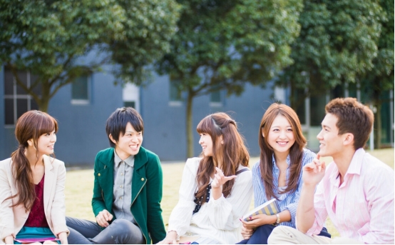 当代大学生“现状”，男生宁愿在宿舍里打游戏，也不愿追求女生