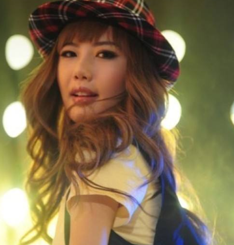 2010年,超女王贝携母整容命丧手术台,母亲私下和解的一幕耐人寻味