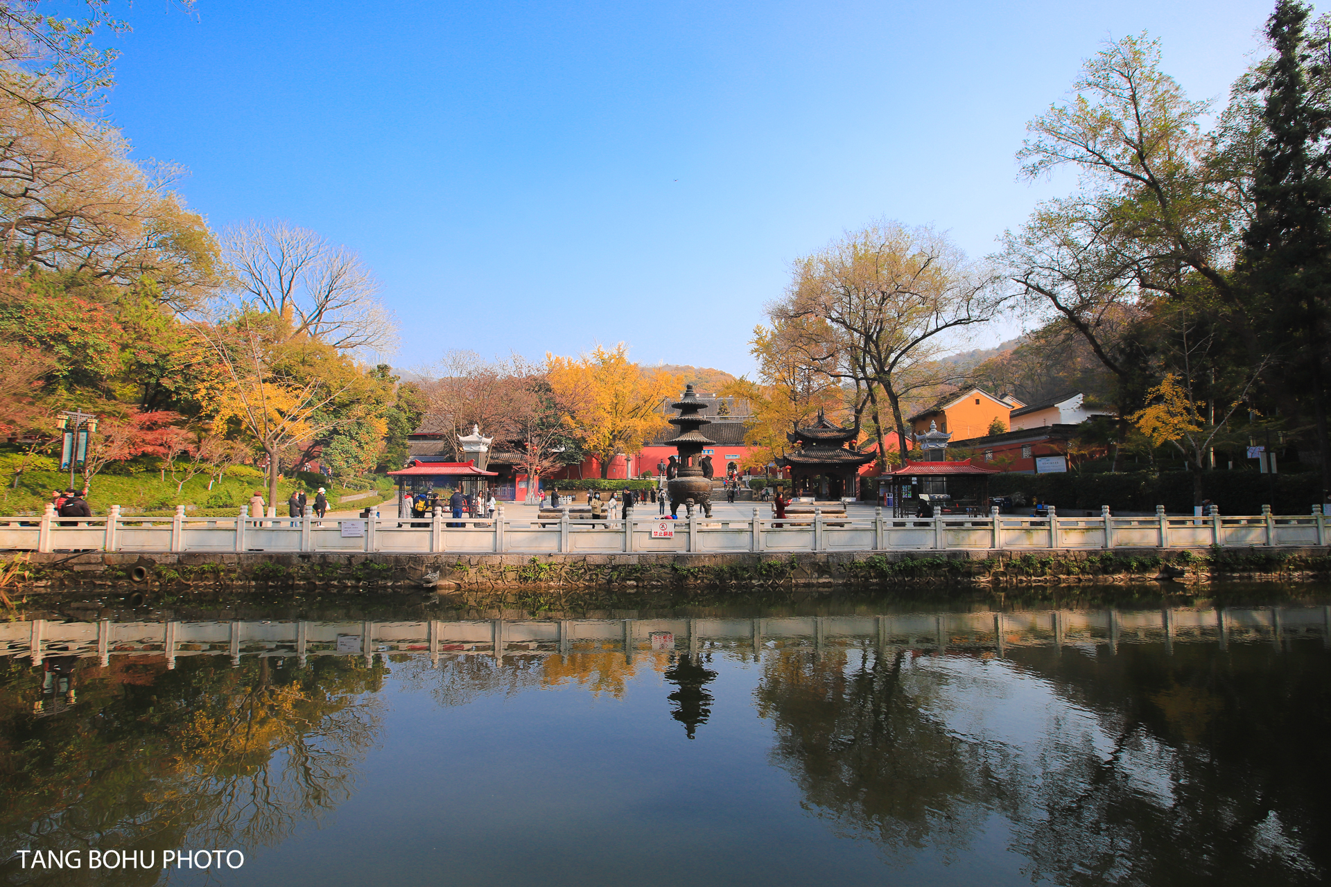 栖霞山门票(江南最美赏枫胜地:五彩斑斓的南京栖霞山,门票只要40元)