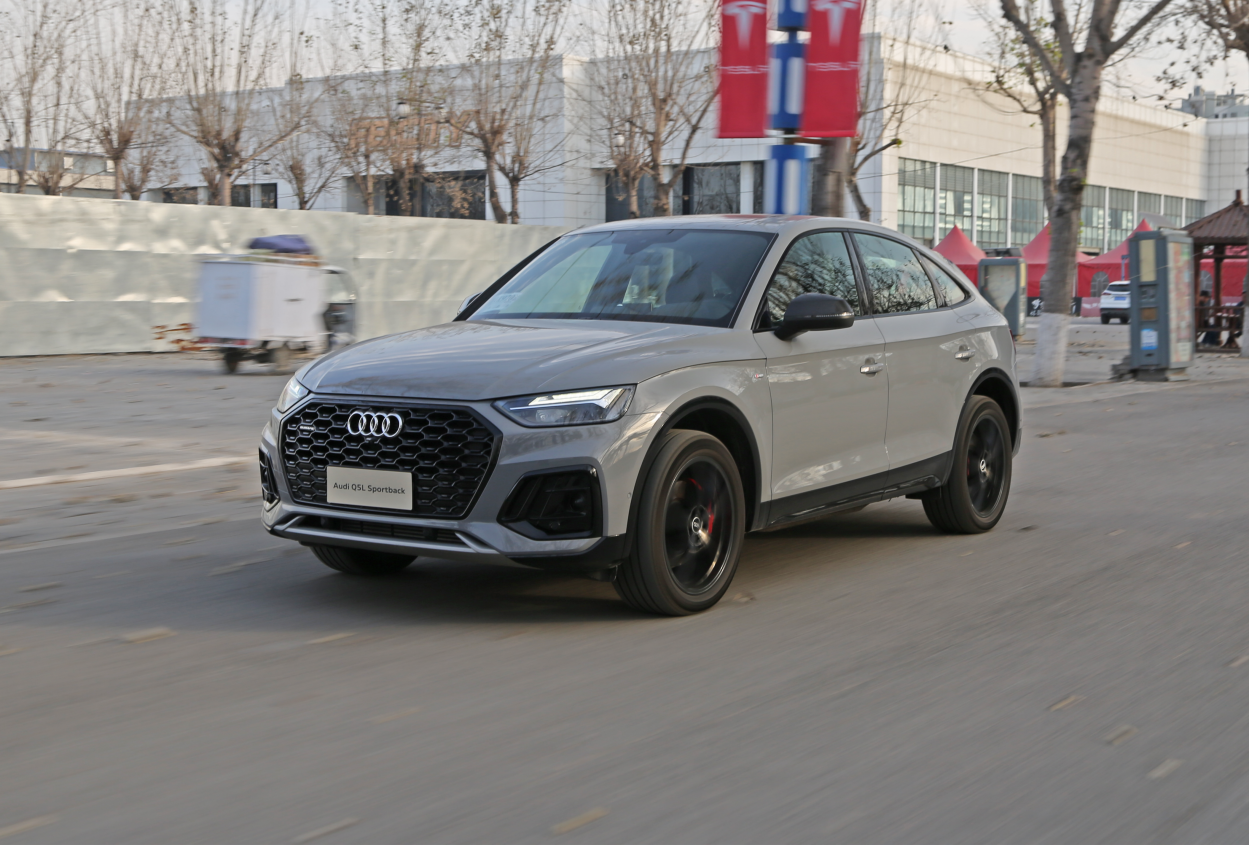 张扬的实用主义者 试驾奥迪Q5L Sportback