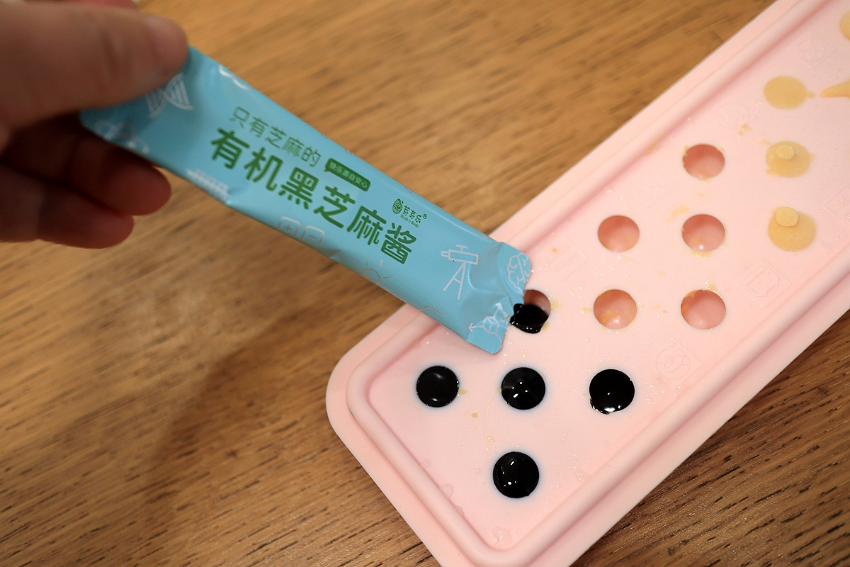 黑芝麻酱绿豆沙月饼还真好吃，说啥也得试一试，歪打正着的美味