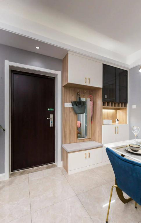 隔断式"l"型鞋柜我朋友阿杰比较含蓄内敛,不喜欢一进门就和客厅的人