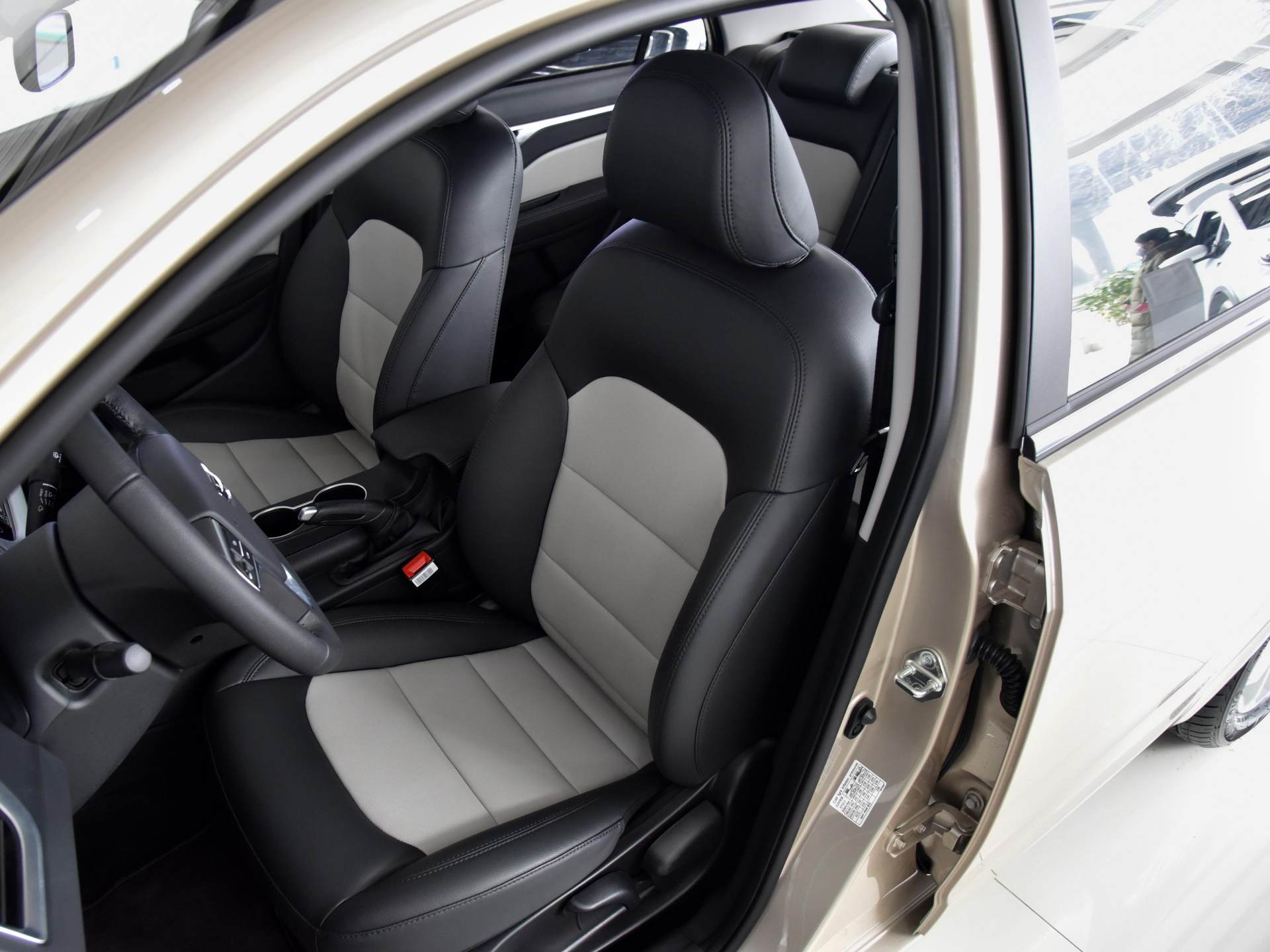 综合油耗仅6.1L/100km自主家用好推荐 实拍远景