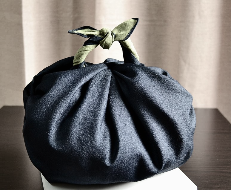 八旬老妪为何穿嫁衣入葬？十几年后，孙儿揭开爷爷离家不归的谜底