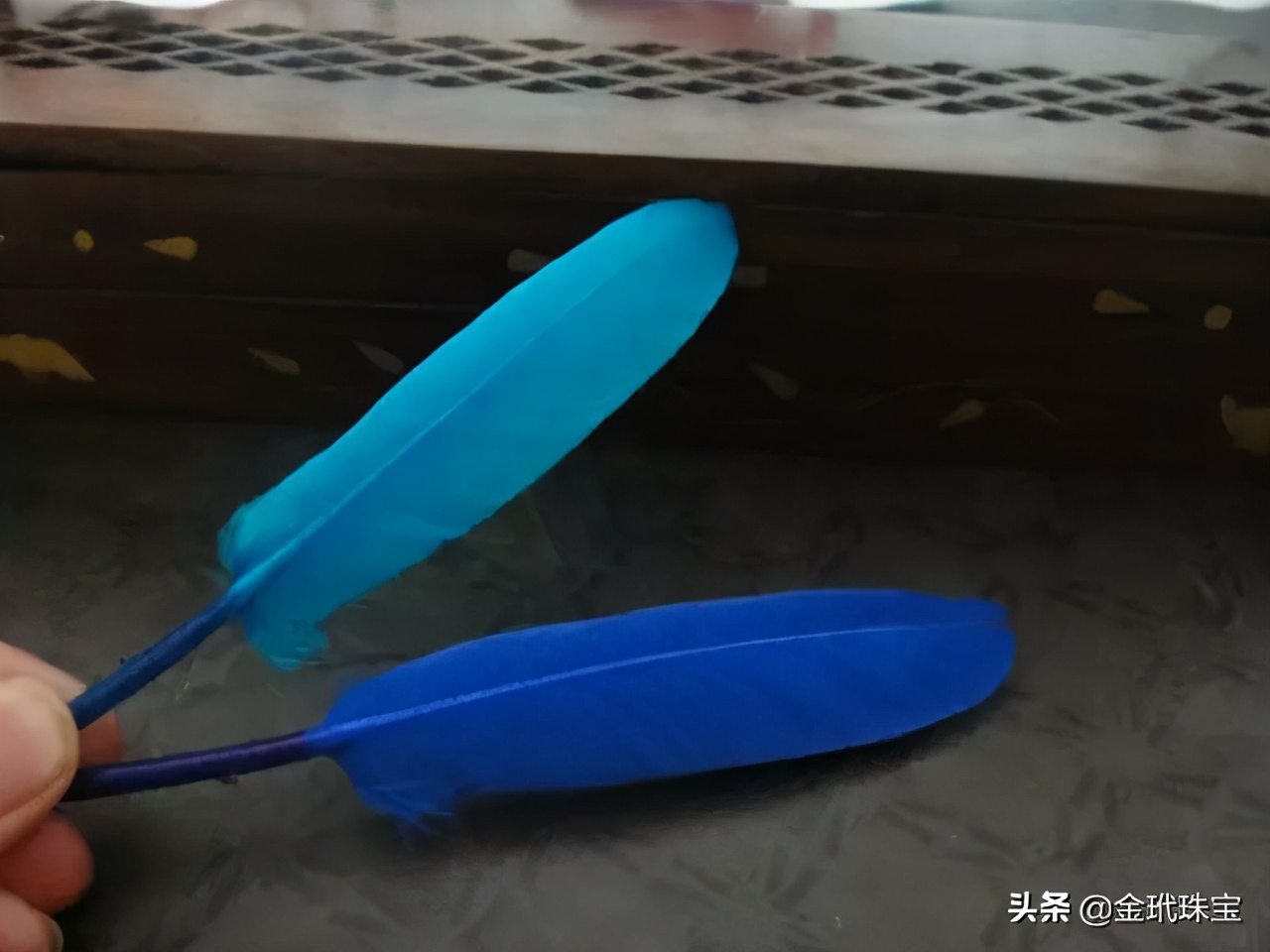清朝盛行的点翠工艺，有多残忍？一套贵族首饰要杀害数百只翠鸟