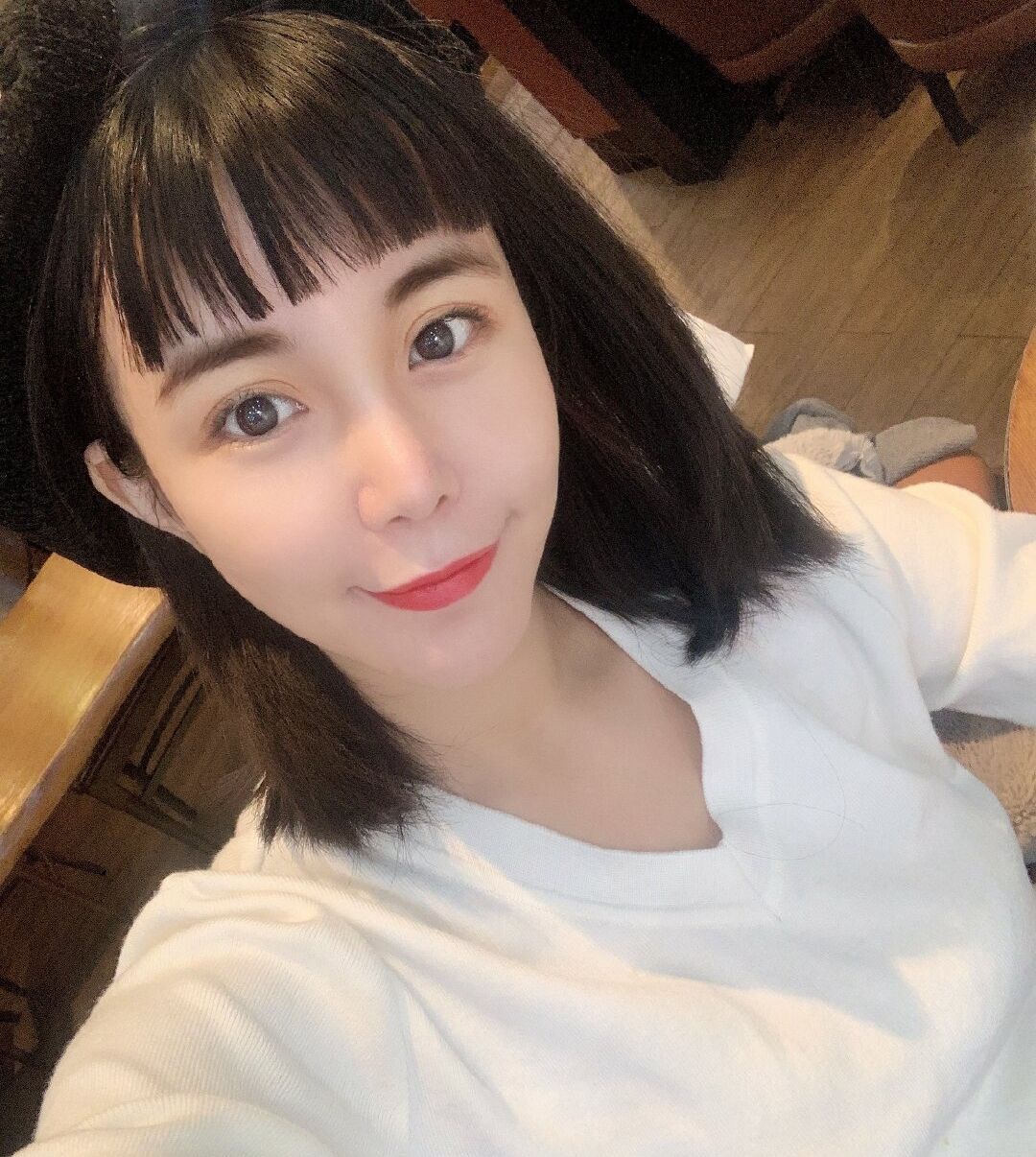 当年说：“宁愿在宝马车上哭”的女孩，现在生活成这样