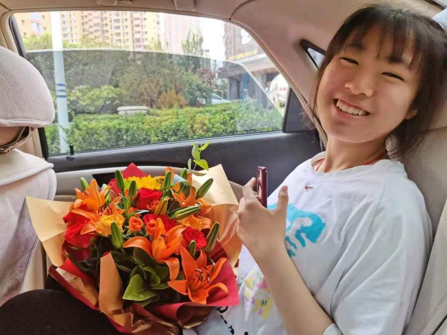 681分！即墨一中侯雅雯成逆袭学霸；淡定！先学吉他，再想北大