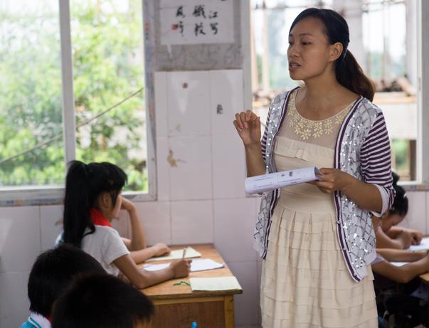 对大学老师的评价（一线女教师因评语走红）