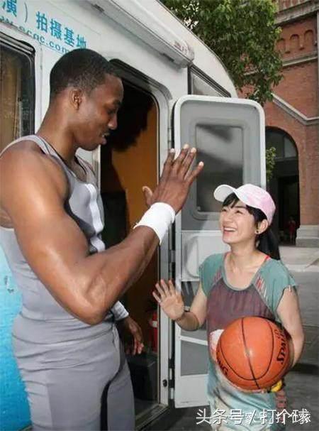 NBA球星谁的家伙大？乔丹亲承那方面比不过皮蓬，伊巴卡听后笑了