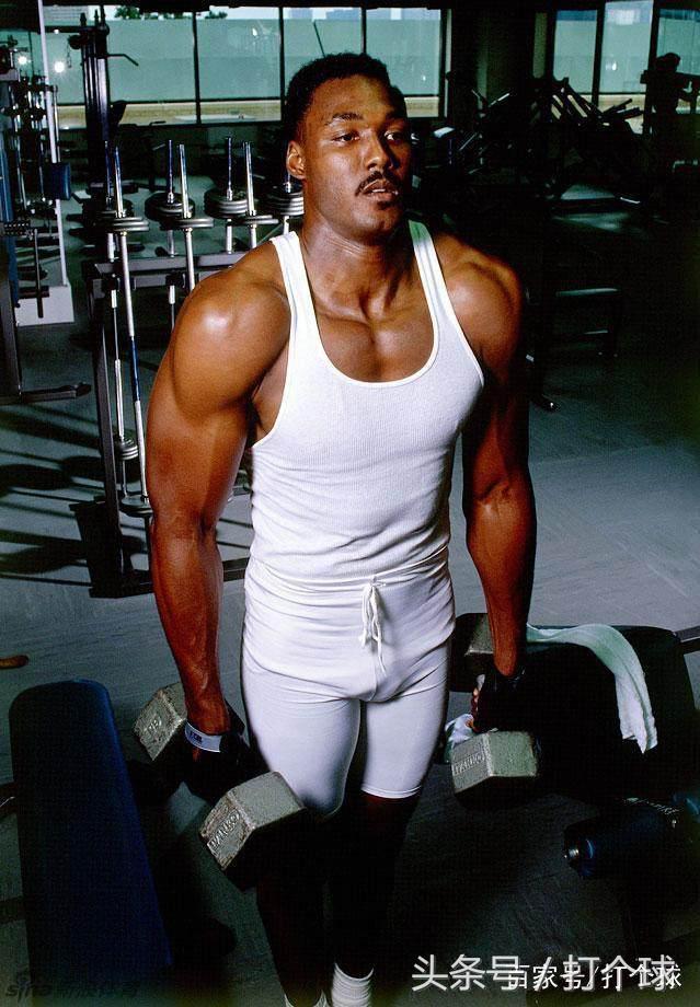 NBA球星谁的家伙大？乔丹亲承那方面比不过皮蓬，伊巴卡听后笑了