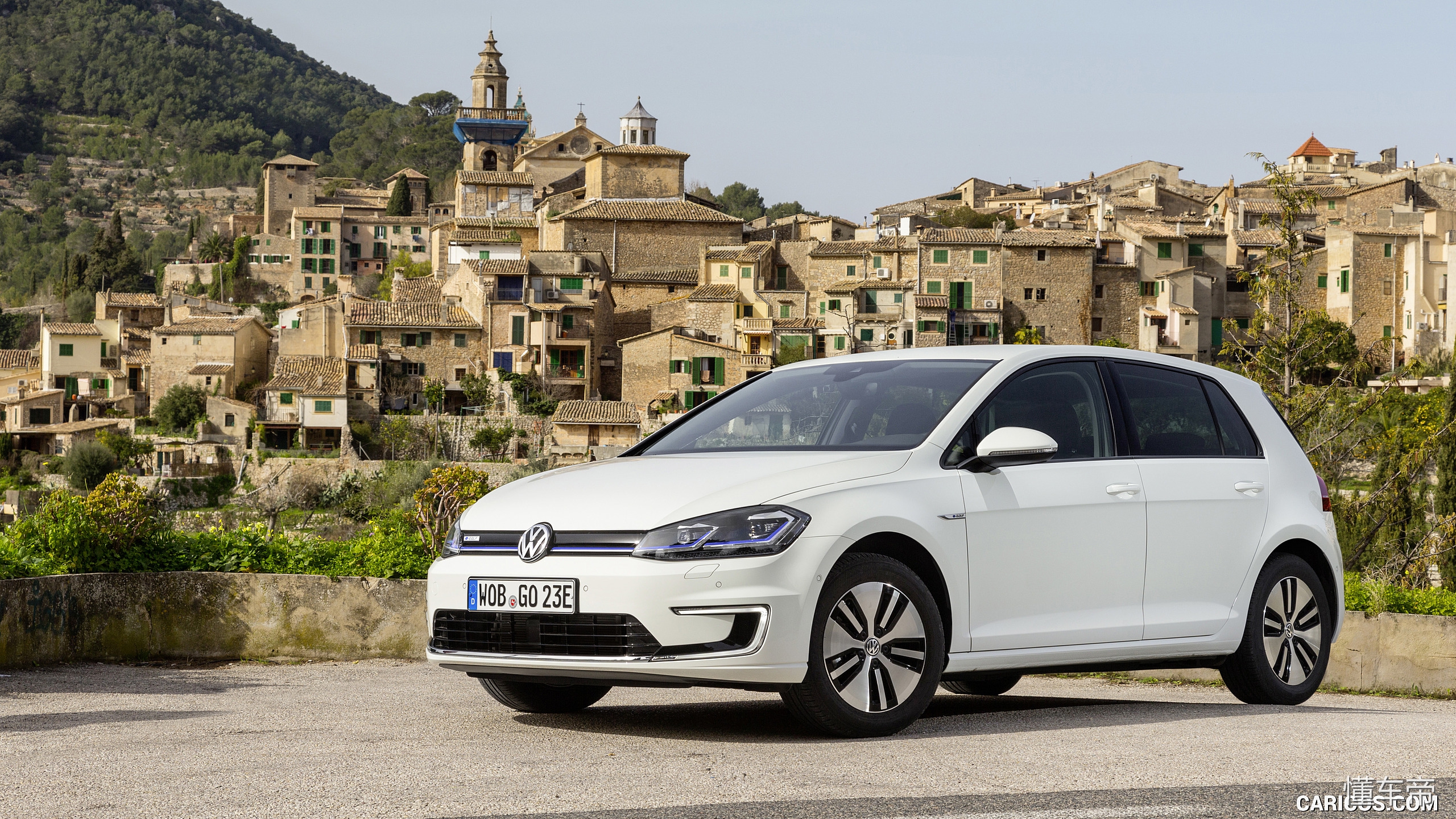 纯电动高尔夫:续航仅255km敢卖26万 连大众车主都喷你