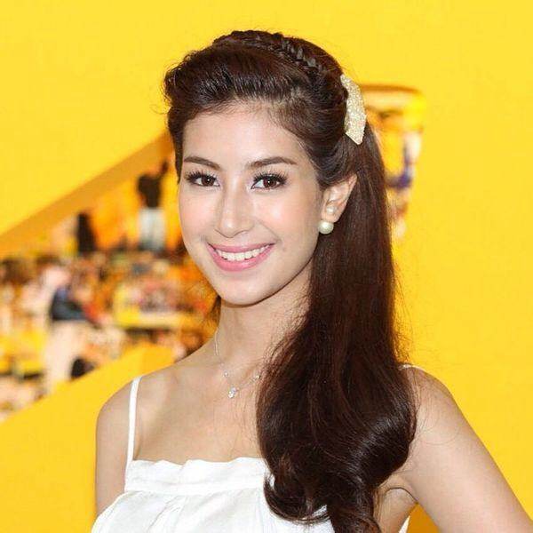 《天生的一对》的女主角是Chompoo，不是Bella，这些泰国电视剧也一时改变了主角。