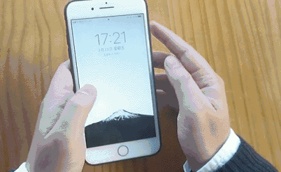 事实上,我们对这个鸡肋的live  photo功能进行一些有趣的尝试,就能让