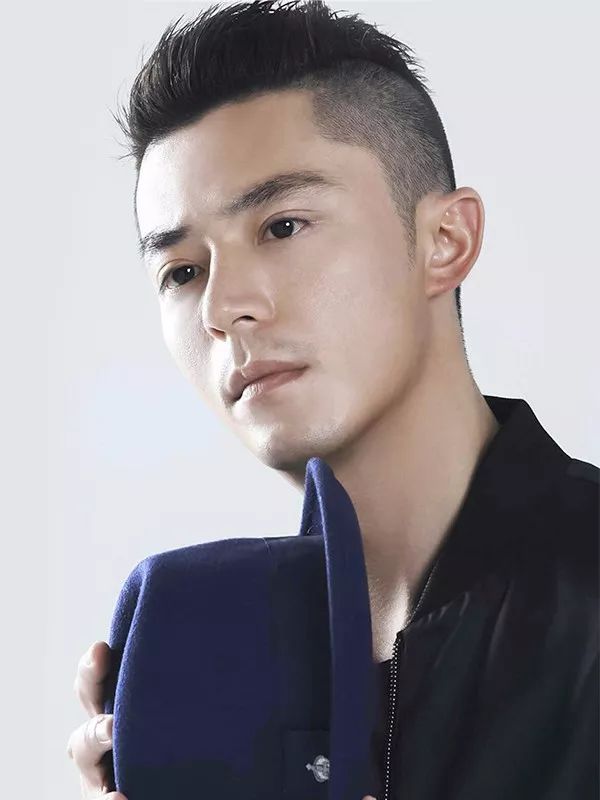 男生发际线高，头发稀少，剪这些发型就对了！