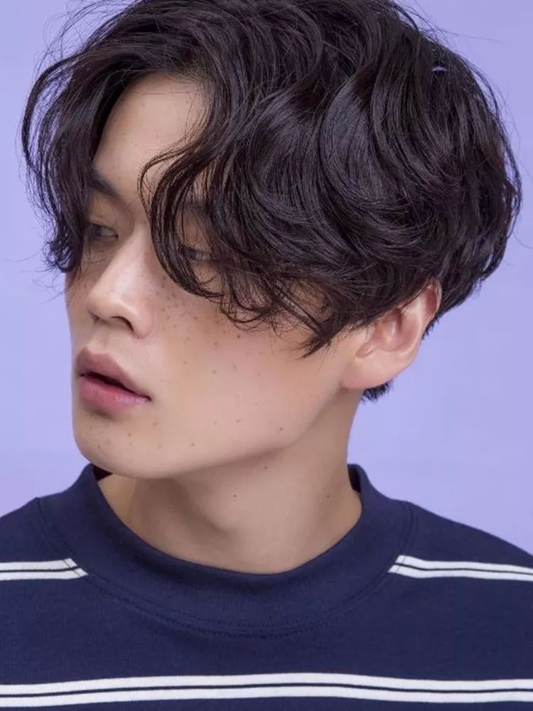 男生发际线高，头发稀少，剪这些发型就对了！