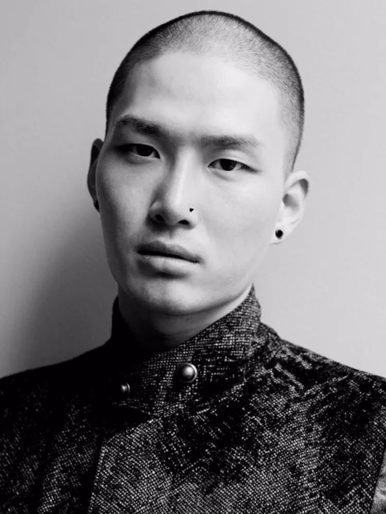 男生发际线高，头发稀少，剪这些发型就对了！